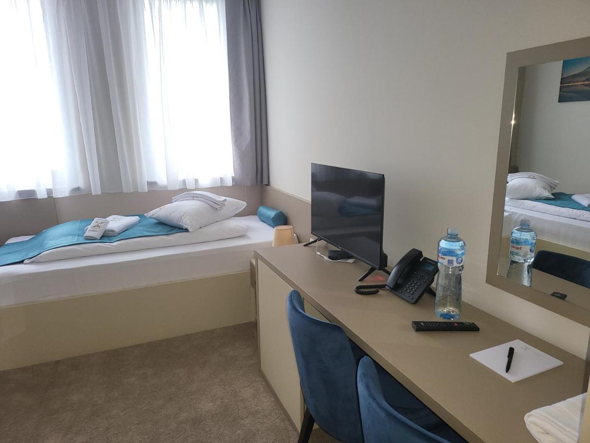 Garni Hotel Imperium סובוטיקה מראה חיצוני תמונה