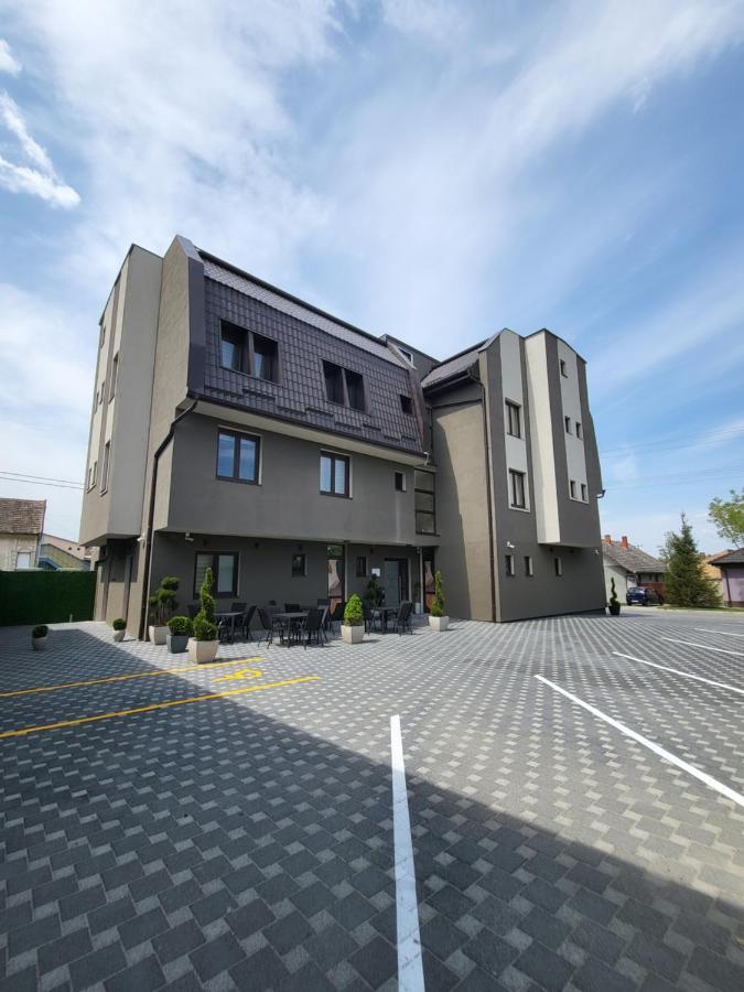 Garni Hotel Imperium סובוטיקה מראה חיצוני תמונה